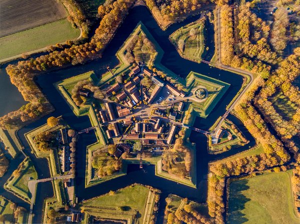 Comment organiser une compétition de construction de forts en coussins ?